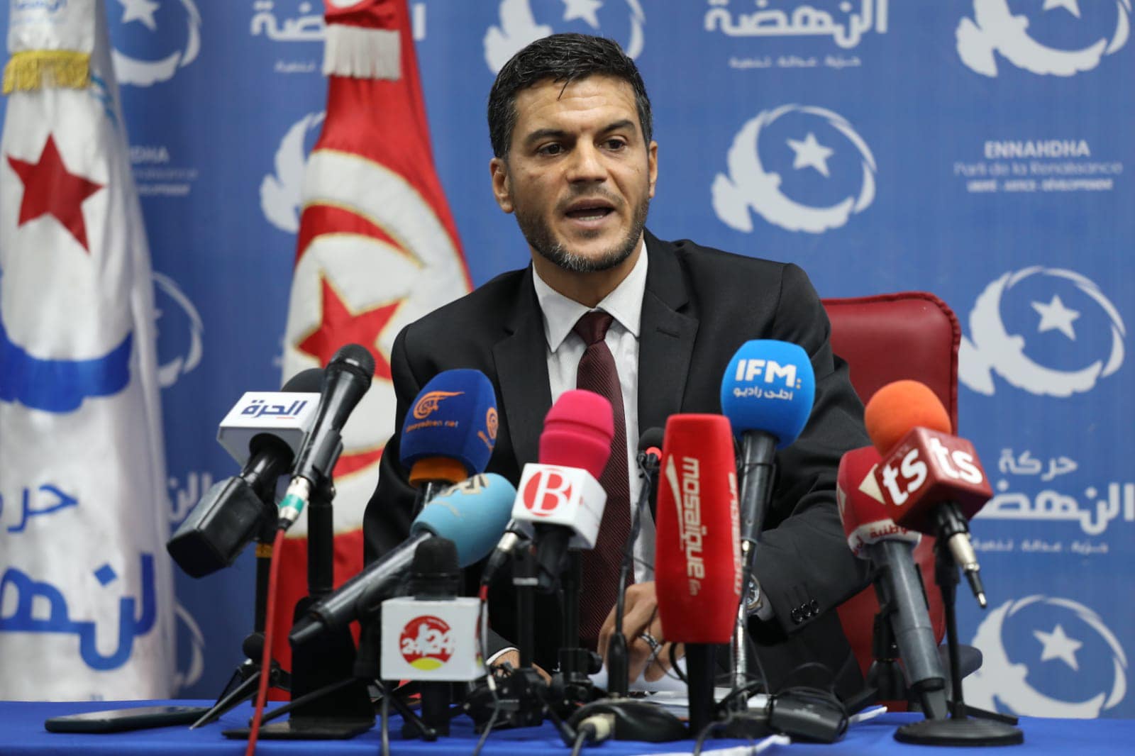 أكدت حركة "النهضة" في تونس اليوم الخميس أنها طلبت من أعضائها عدم المشاركة في الانتخابات التشريعية المبكرة في 17 دجنبر المقبل، معتبرة أنها