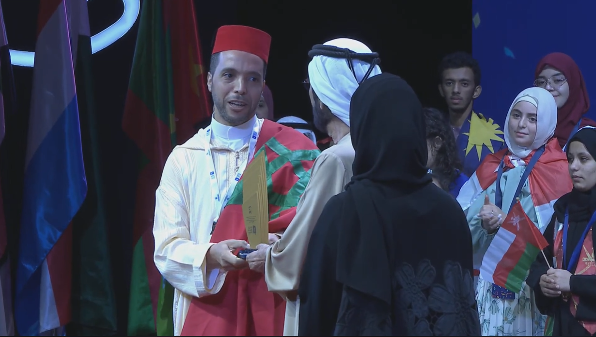 توجت اليوم الخميس مدرسة المختار جازوليت بالرباط بجائزة المدرسة المتميزة ضمن مبادرة “تحدي القراءة العربي” بالإمارات العربية المتحدة بعد تفو