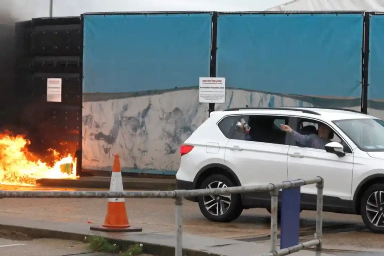 انتقد مقال بصحيفة "غارديان" (the Guardian) تغطية وسائل الإعلام البريطانية للهجوم الذي استهدف مركزا لاستقبال المهاجرين بمدينة دوفر بالمملكة