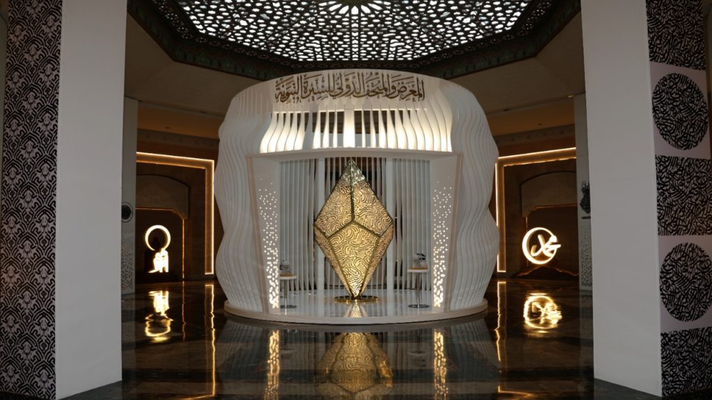 يفتتح ولي العهد الأمير مولاي الحسن اليوم الخميس 17 نونبر بمقر منظمة العالم الإسلامي للتربية والعلوم والثقافة (إيسيسكو) في الرباط، المعرض و