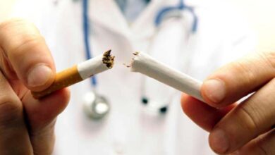 كشفت دراسة طبية حديثة أن المدخنين في منتصف أعمارهم، أكثر عرضة للإصابة بفقدان الذاكرة والزهايمر والخرف والاضطراب مقارنة بغير المدخنين. وقال