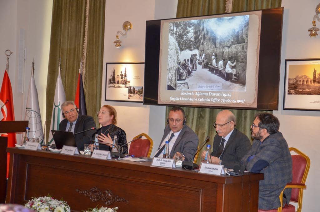 أوصى مشاركون في ندوة دولية  بضرورة الاستمرار في جمع الوثائق التاريخية في العهود المختلفة التي مرت على القدس، وبشكل خاص الوثائق العثمانية وا