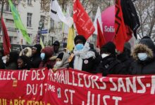 خرج آلاف المتظاهرين إلى شوارع العاصمة الفرنسية باريس أمس الأحد احتجاجا على مشروع قانون جديد للهجرة يسمح بوضع المهاجرين الذين صدر أمر بترحي