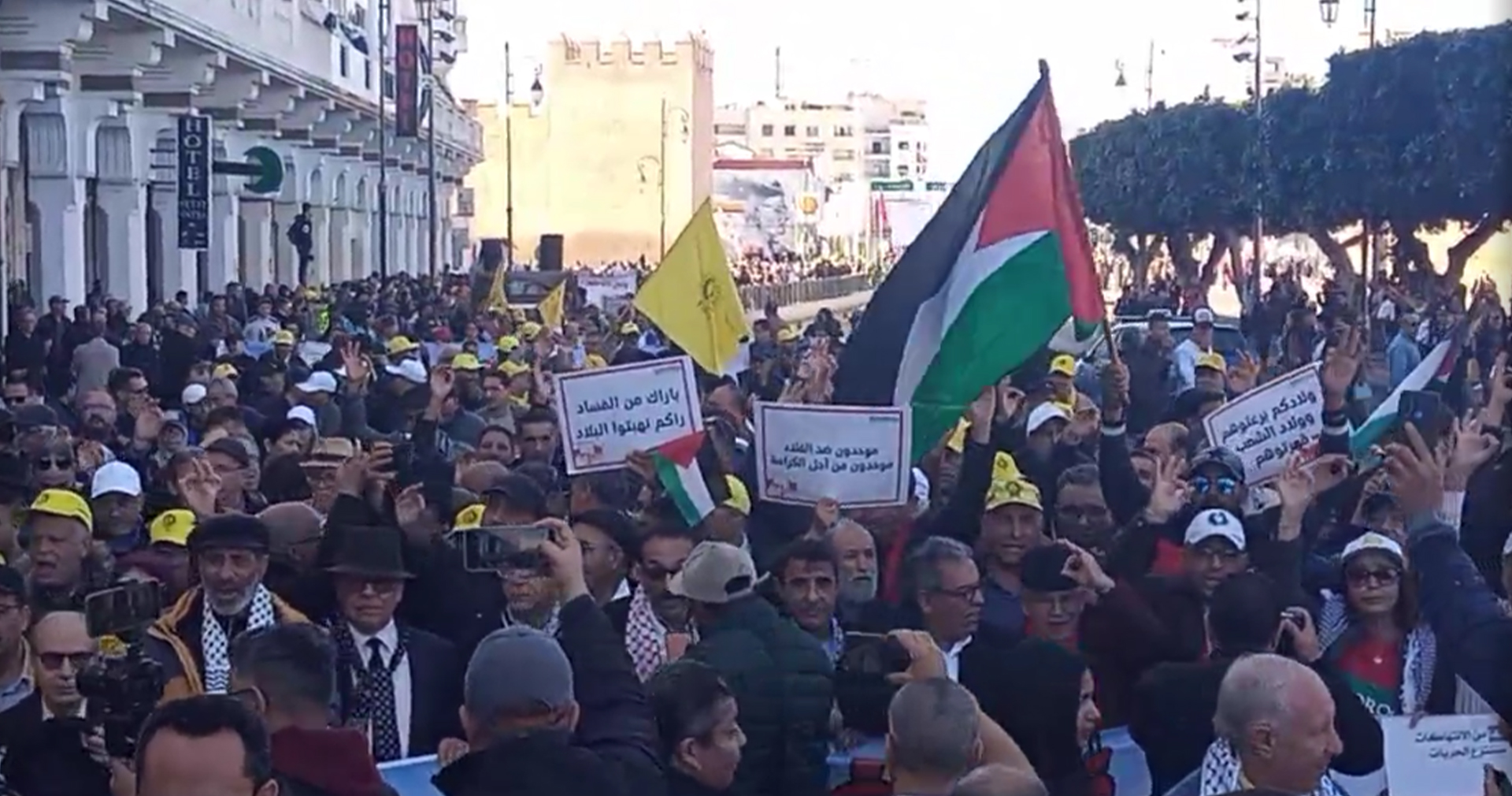 حضور العلم الفلسطيني في مسيرة بالرباط