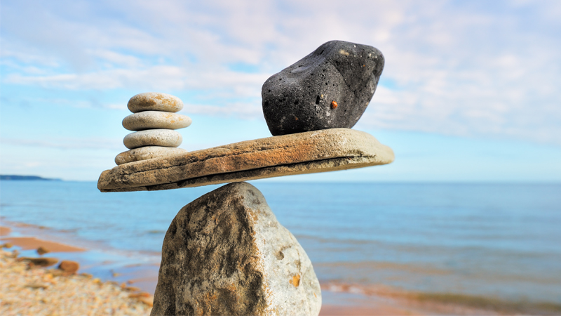 كشفت دراسة جديدة عن أن ممارسة التأمل يمكن أن تساعد في تحسين “ميكروبيوتا الأمعاء” لدى الشخص وبالتالي جني فوائد لصحته البدنية والعقلية. وقد ي