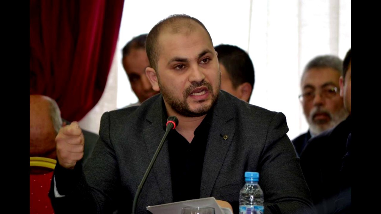 انتخب الجمع العام الاستثنائي لمنتدى الكرامة لحقوق الإنسان يوم السبت الماضي بالرباط نبيل الأندلوسي رئيسا جديدا عن طريق الاقتراع السري في جولت