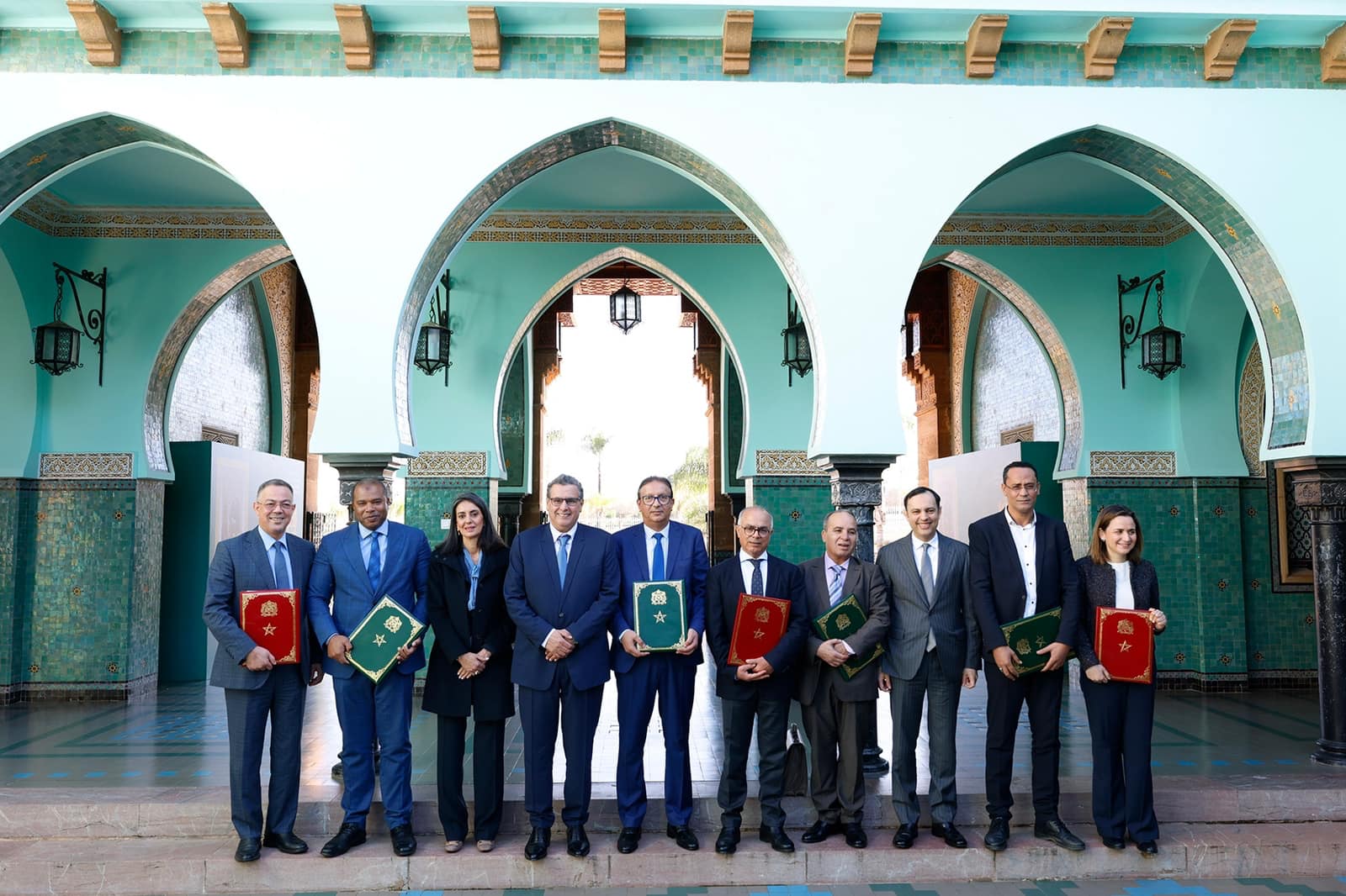 وقعت المركزيات النقابية التعليمية الأكثر تمثيلية اتفاقا مع الحكومة السبت الماضي بالرباط على محضر بموجبه سيتم اعتماد نظام أساسي موحد يسري عل