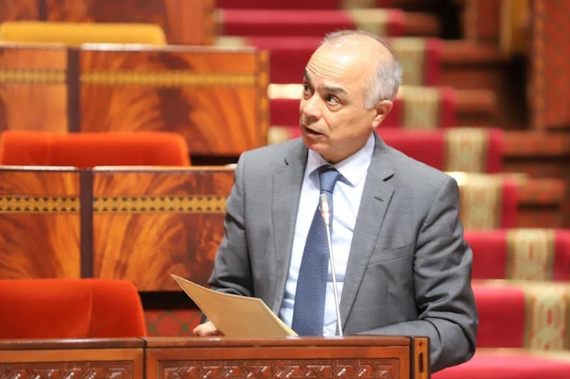 واصل وزير التربية الوطنية والتعليم الأولي والرياضة شكيب بنموسى الدفاع عن قرار توقيف الأساتذة على خلفية نضالاتهم ضد النظام الأساسي لموظفي التر