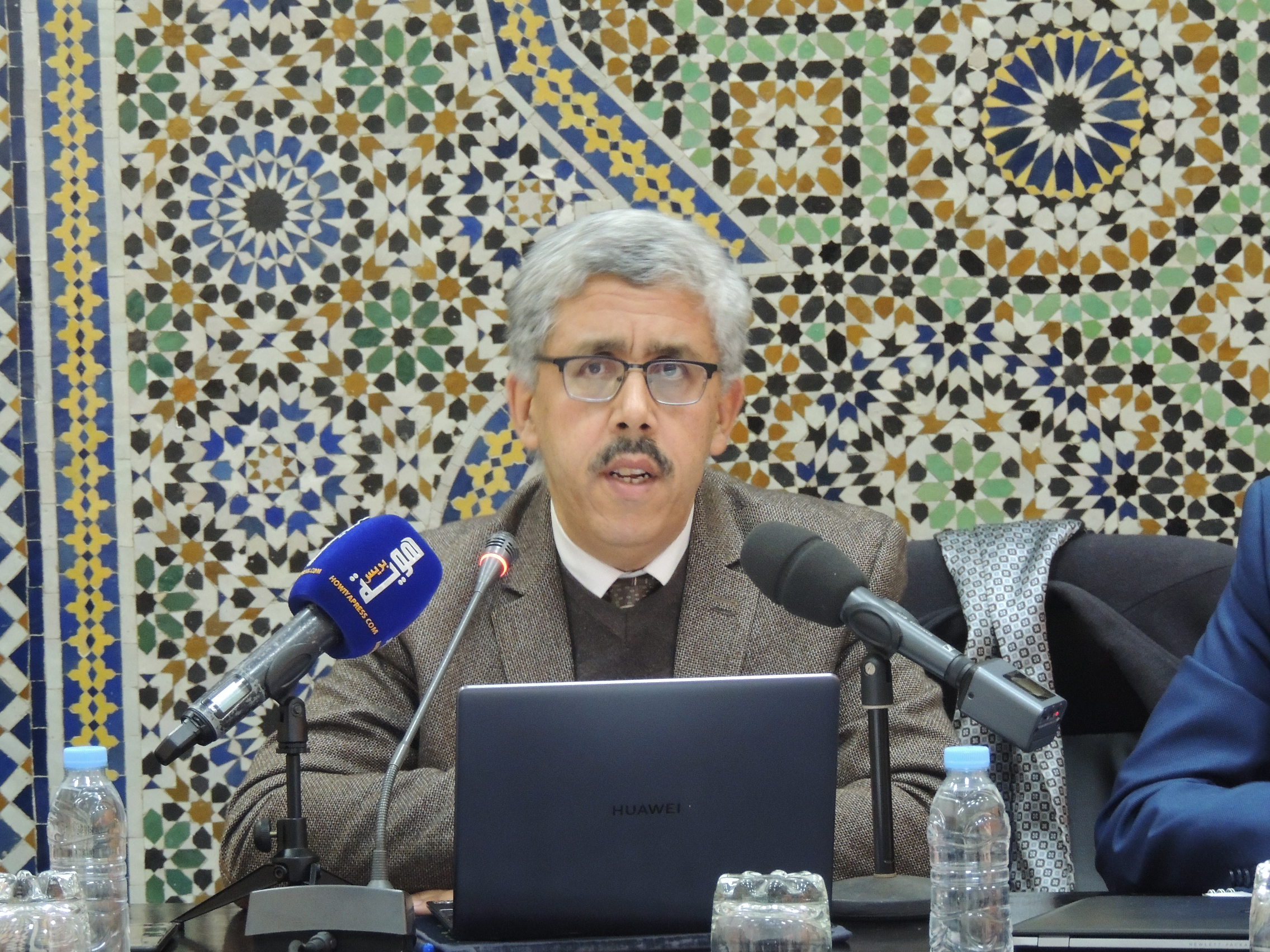 أكد الدكتور فؤاد بوعلي رئيس الائتلاف الوطني من أجل اللغة العربية أن قضية اللغة هي جزء من السيادة الوطنية وإن