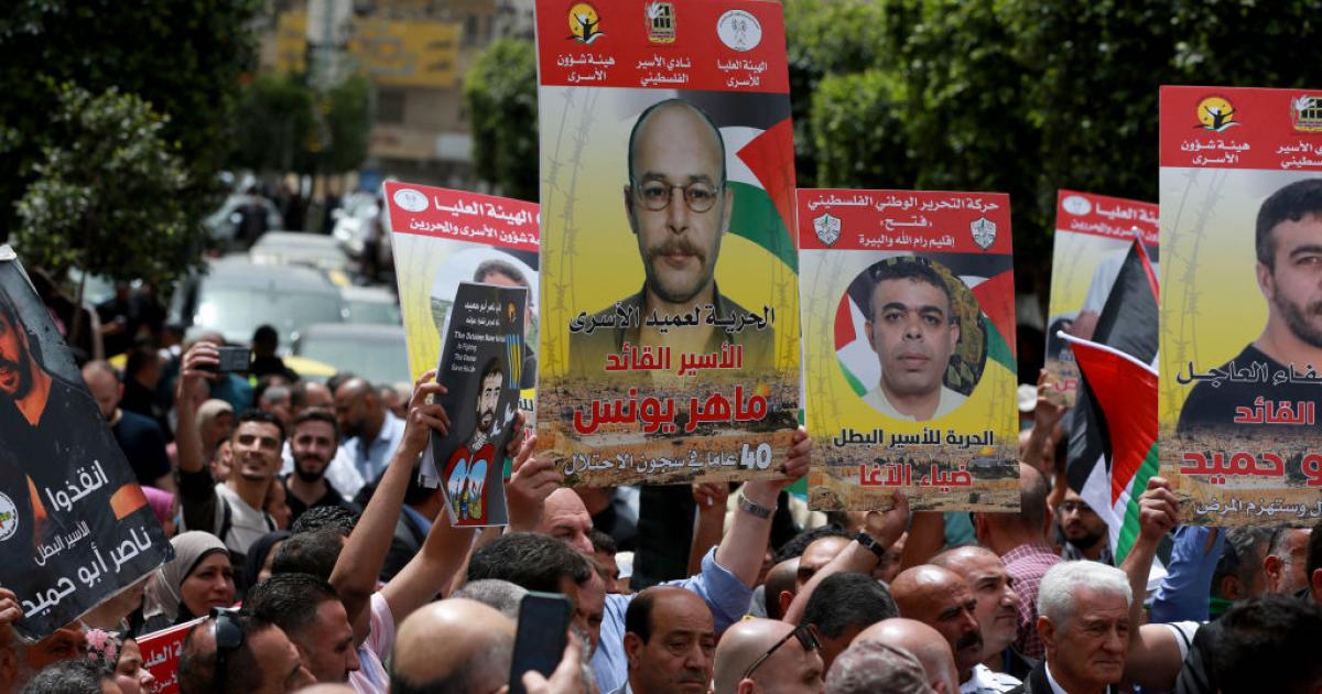 قال تقرير حقوقي فلسطيني إن جيش الإحتلال الصهيوني اعتقل نحو 7 آلاف فلسطيني خلال 2022، بينهم 882 طفلا و172 امرأة من الضفة الغربية بما فيها الق