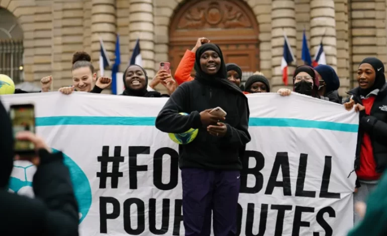 استنكر ناشطون حقوقيون في فرنسا حرمان لاعبة كرة سلة محترفة منذ 13 سنة من منافسة رسمية أقيمت شمال البلاد في أوائل يناير الجاري، بسبب ارتدائها
