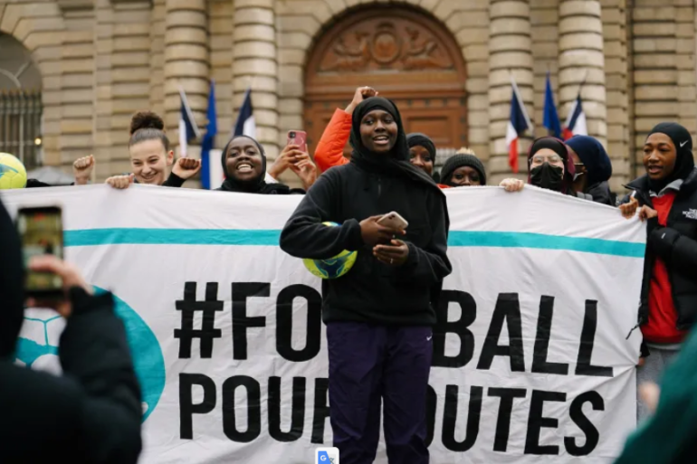 استنكر ناشطون حقوقيون في فرنسا حرمان لاعبة كرة سلة محترفة منذ 13 سنة من منافسة رسمية أقيمت شمال البلاد في أوائل يناير الجاري، بسبب ارتدائها