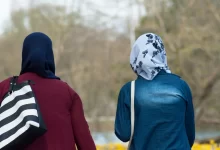 أطلقت فرنسيتان موقعا إلكترونيا يساعد المحجبات في العثور على وظائف، في مقابل تشديد القطاع العام الذي يحظر ارتداء رموز دينية ظاهرة مثل الحجاب