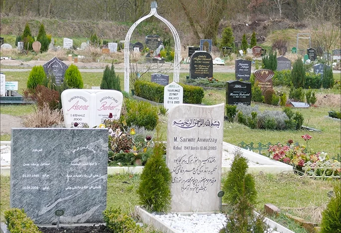 يعاني المسلمون في ألمانيا من نقص في المقابر المخصصة لدفن موتاهم وفق الطقوس الإسلامية ويتم بناء مشروع جديد لمقبرة إسلامية في مدينة فوبرتال