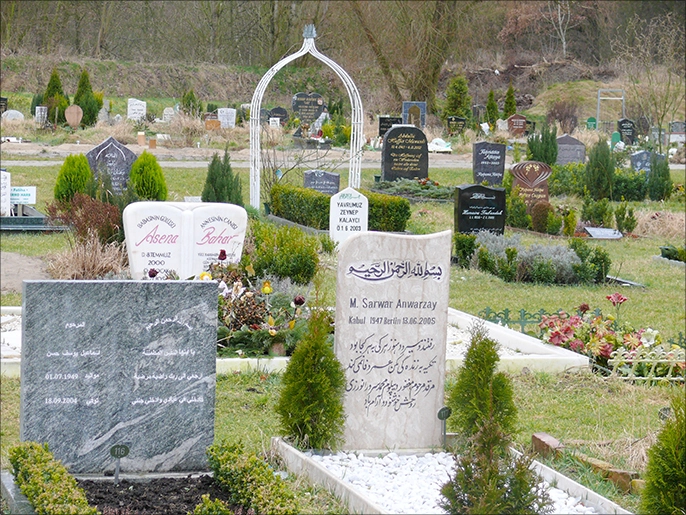 يعاني المسلمون في ألمانيا من نقص في المقابر المخصصة لدفن موتاهم وفق الطقوس الإسلامية ويتم بناء مشروع جديد لمقبرة إسلامية في مدينة فوبرتال