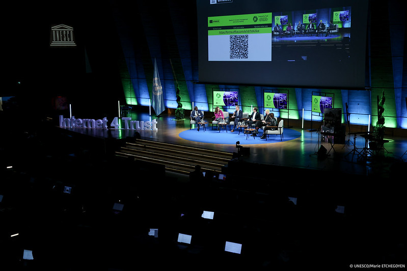 دعت منظمة الأمم المتحدة للتربية والعلم والثقافة  (يونسكو) الشركات الرقمية إلى أن تكون جزءا من الحل ضد المحتوى الذي قد يكون ضارا بحقوق الإنس