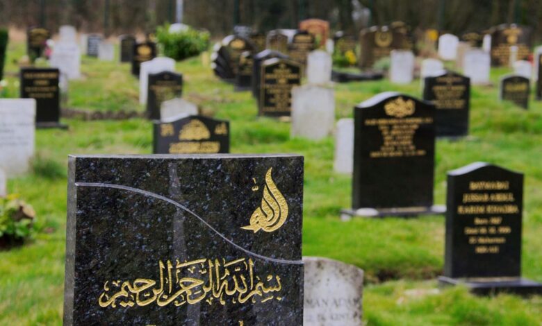 يشكو عدد كبير من المسلمين في العاصمة الألمانية برلين عدم وجود مقابر لموتاهم في مشكلة مستمرة منذ عقود، إذ توجد حاجة إلى مساحة أكبر لاستيعاب