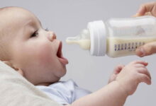 كشفت دراسة حديثة أمس الخميس أن معظم ما يُروَّج له من منافع صحية لحليب الأطفال الاصطناعي لا يستند إلى أية دراسات علمية يعتمد عليها، مشيرين