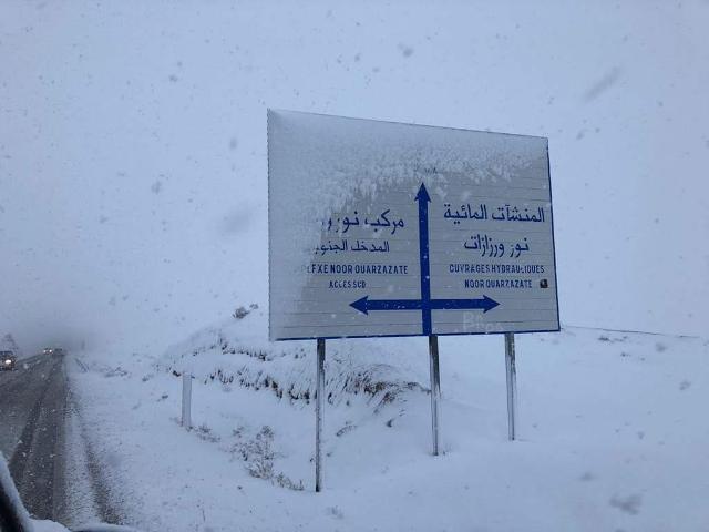 أدت التساقطات الثلجية الكثيفة مؤخرا إلى صعوبات تنقل المواطنين في عدد من المدن مما اضطر أحيانا إلى توقيف الدراسة بالمؤسسات التعليمية بعدد م