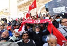 أعلنت السلطات التونسية أمس الخميس رفضها طلبا تقدمت به "جبهة الخلاص الوطني" المعارضة لتنظيم مسيرة الأحد المقبل. وفق بيان صدر عن ولاية تونس نشر