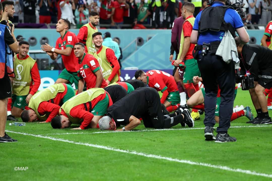 واجه المنتخب الوطني المغربي لكرة القدم أعمالا عنصرية ومعادية للمسلمين في فندق يوروستارز مدريد تاور ، حيث وصل أسود الأطلس يوم الأحد قبل مبارا