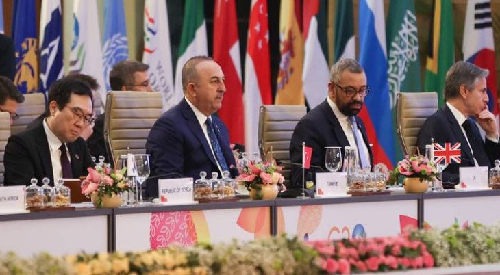 قال وزير الخارجية التركي مولود جاوش أوغلو، إن "العالم أكبر من خمسة" في إشارة إلى الأعضاء الدائمين لمجلس الأمن.