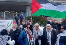 احتشد العشرات من الناشطين والعائلات الكندية-الفلسطينية أمام مبنى إدارة التعليم بمقاطعة (نوفا سكوشا) الكندية، احتجاجا على وصف إدارة مدرسة بمدي