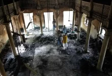 نقلت قناة الجزيرة مشاهد الدمار لمدرسة العزيزية الإسلامية الرائدة في بلدة بيهار شريف في منطقة نالاندا في ولاية بيهار شرق الهند عندما زارت في