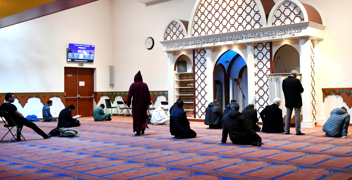 تقدم ائتلاف من جماعات المسلمين في هولندا بشكوى لدى الأمم المتحدة ضد لجنة برلمانية هولندية مكلفة بالتحقيق حول التمويلات الأجنبية التي تحصل ع