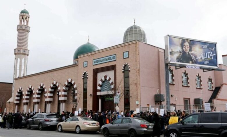 طالب المشرفون على المساجد في جميع أنحاء كندا المصلين بالبقاء متيقظين ضد الهجمات والمضايقات المحتملة خلال شهر رمضان المبارك. وأشار إلى أن تط