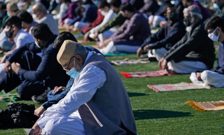 أعلن مجلس مدينة ديربورن بولاية ميشيغان الأميركية عن منح موظفي البلدية إجازة رسمية وإغلاق جميع المكاتب التابعة لها في عيدي الفطر والأضحى، لت