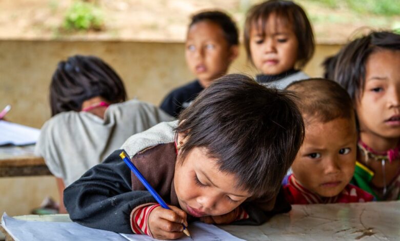 تضررت قدرة التلاميذ في المدارس على اكتساب مهارة القراءة في مختلف أنحاء العالم بسبب جائحة كوفيد-19، وفق ما أفادت دراسة عالمية نشرت أمس الثلاث