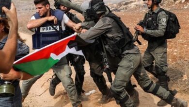 انتقدت النائبة الأيرلندية كلير دالي الاتحاد الأوروبي لدعمه حكومة الاحتلال "الإسرائيلي" على الرغم من انتهاكاته المستمرة ضد الشعب الفلسطيني. و