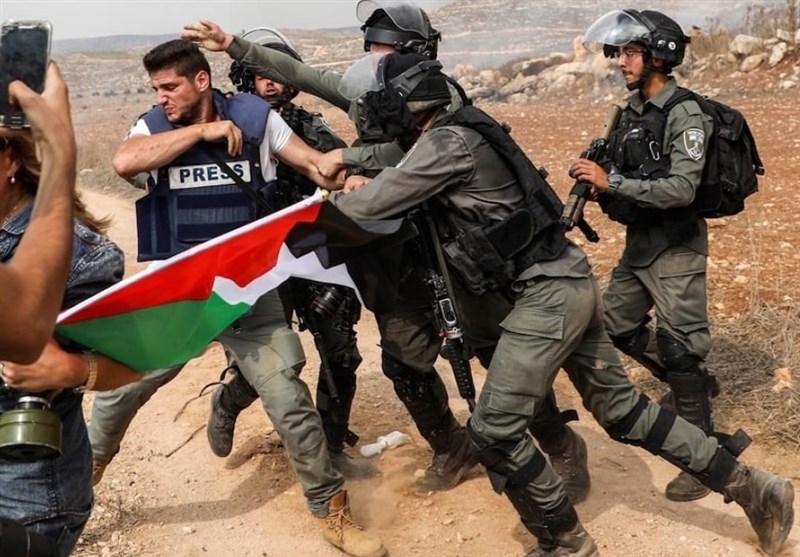 انتقدت النائبة الأيرلندية كلير دالي الاتحاد الأوروبي لدعمه حكومة الاحتلال "الإسرائيلي" على الرغم من انتهاكاته المستمرة ضد الشعب الفلسطيني. و