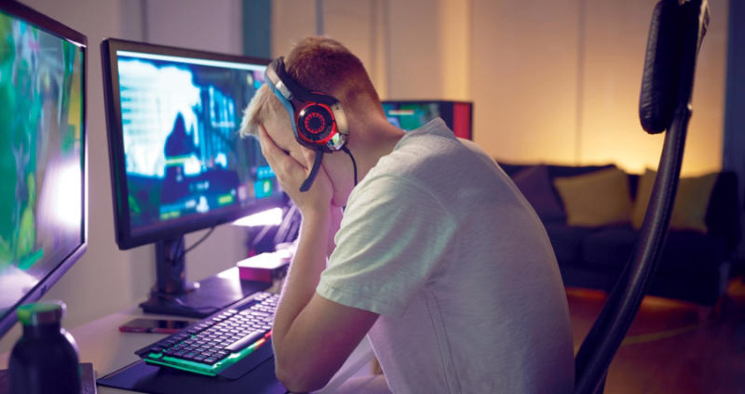 كشف تحليل أجرته جامعة كامبردج البريطانية أن نحو نصف المراهقين يشعرون بأنهم مدمنون لوسائل التواصل الاجتماعي. وأفادت وكالة "بي إيه ميديا" البر