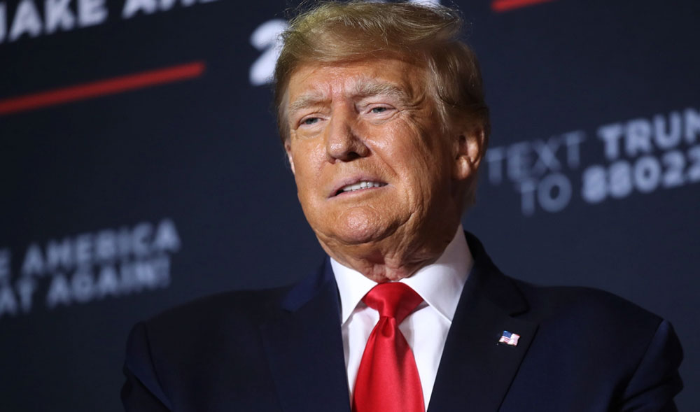 حذرت منظمات حقوقية أميركية من أن أمرا تنفيذيا وقعه الرئيس الأميركي دونالد ترامب يوم الاثنين يمهد لإعادة فرض حظر على المسافرين من الدول ذات