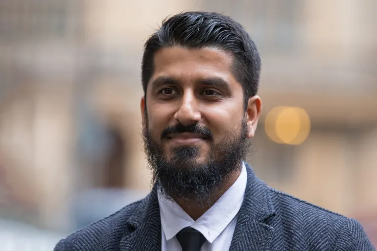 رحّلت السلطات الفرنسية الباحث البريطاني المسلم محمد رباني، الذي كان في زيارة للبلاد بهدف رصد أحوال الجالية المسلمة هناك بعد الاضطرابات التي