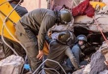 يواصل رجال الإنقاذ المغاربة السباق مع الزمن بدعم من فرق أجنبية عمليات الإنقاذ في المناطق التي ضربها الزلزال قصد العثور على ناجين أو جثث تحت الأنقاض وتقديم مساعدات للمشردين الذين دمرت منازلهم.