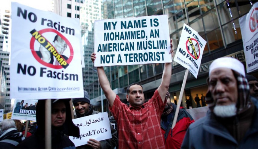 رفع 12 مسلما أميركيا - بينهم عمدة سابق بولاية نيوجيرسي - دعوى قضائية ضد وزارة العدل، للمطالبة بوقف استخدام قائمة تعقب سرية لمكتب التحقيقات