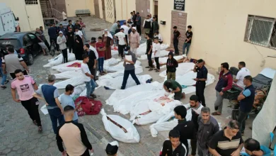 قالت وزارة الصحة في غزة إن جيش الاحتلال اقترف "مجزرة مروعة" جديدة اليوم الثلاثاء بعد أن قصف حيا سكنيا محاذيا للمستشفى الإندونيسي في جباليا