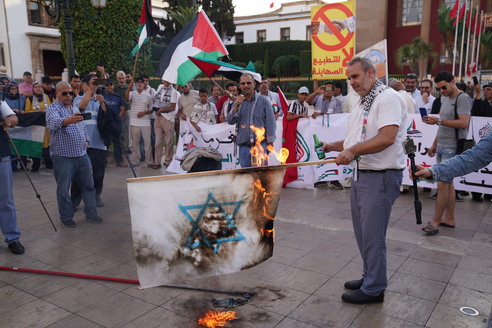 دعت المبادرة المغربية للدعم والنصرة للمشاركة والتعبئة القوية للوقفة الشعبية التي سيتم تنظيمها مساء يومه الجمعة على الساعة السادسة مساء أما