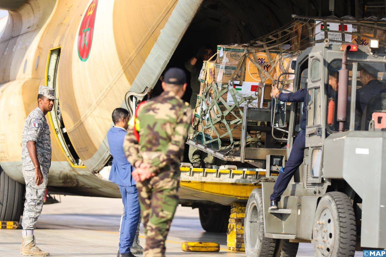 حطت صباح اليوم الأربعاء بمطار العريش بشرق مصر طائرتان عسكريتان مغربيتان محملتان بمساعدات إنسانية عاجلة لفائدة الفلسطينيين. وتأتي هذه الالت