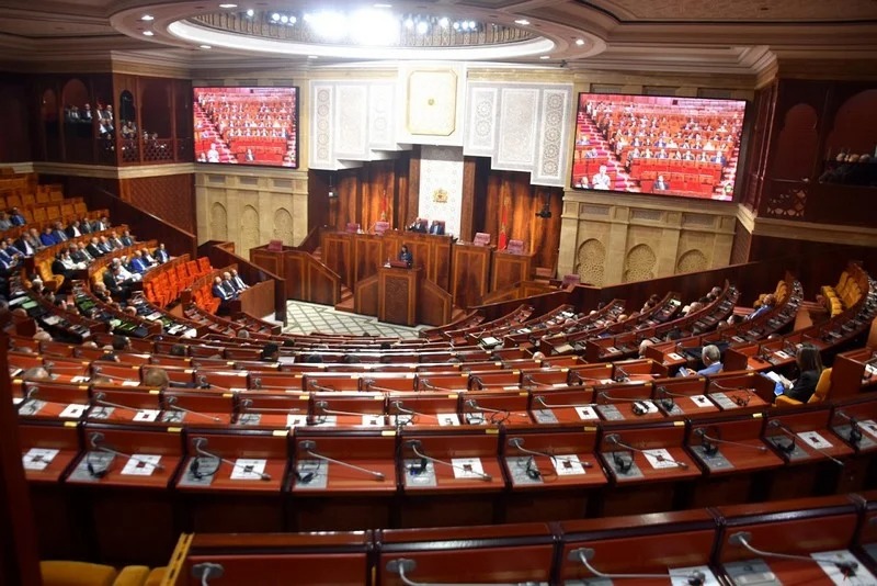 يُرتقب أن تفتتح الدورة التشريعية للبرلمان المغربي ابتداء من يوم الجمعة المقبل، بداية بخطاب ملكي افتتاحي، يتضمن عادة توجيهات وخطوطا عريضة ي