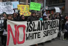 أعلن البيت الأبيض توسيع نطاق قانون الحقوق المدنية ليشمل مكافحة "الإسلاموفوبيا" و"معاداة السامية" في البرامج الممولة فيدراليا لثمان وزارات.
