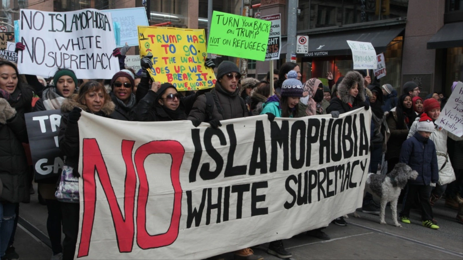 أعلن البيت الأبيض توسيع نطاق قانون الحقوق المدنية ليشمل مكافحة "الإسلاموفوبيا" و"معاداة السامية" في البرامج الممولة فيدراليا لثمان وزارات.