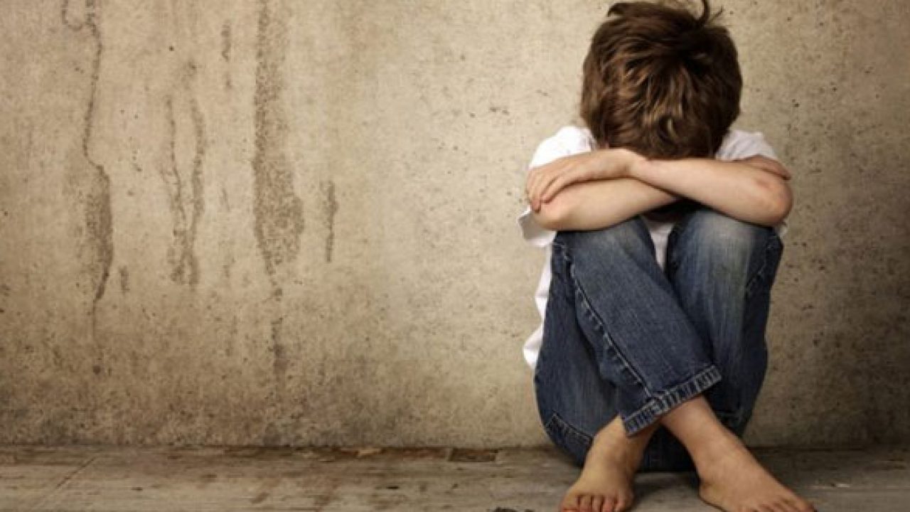 حذرت دراسة حديثة، من أن صراخ الوالدين على الأطفال أو وصفهم بالأغبياء قد يجعلهم أكثر عرضة لخطر إيذاء أنفسهم أو تعاطي المخدرات في المستقبل، و