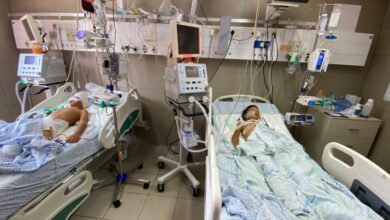 قالت منظمة الأمم المتحدة للطفولة (اليونيسف) إن حياة مليون طفل في غزة باتت "معلقة بخيط رفيع" مع انهيار الخدمات الصحية للأطفال تقريبا في أنح