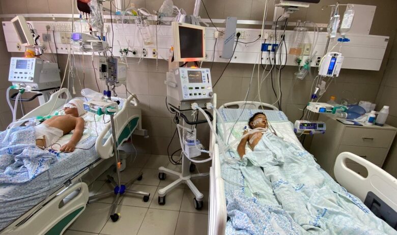 قالت منظمة الأمم المتحدة للطفولة (اليونيسف) إن حياة مليون طفل في غزة باتت "معلقة بخيط رفيع" مع انهيار الخدمات الصحية للأطفال تقريبا في أنح