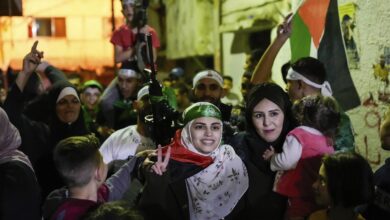 دخل اتفاق الهدنة المؤقتة بين حركة المقاومة الإسلامية (حماس) وكيان الاحتلال يومه الثاني، في حين يترقب الفلسطينيون الإفراج عن أسرى آخرين من