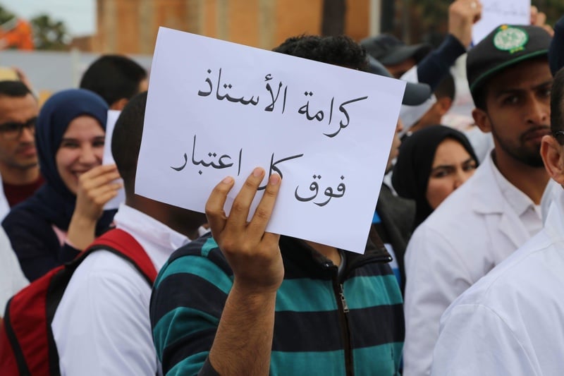 أنذرت الهيئة العليا للاتصال السمعي البصري (الهاكا) إذاعة خاصة بسبب بثها تصريحات على لسان ضيف أحد البرامج اعتُبرت مسيئة للأساتذة و ماسة بكر